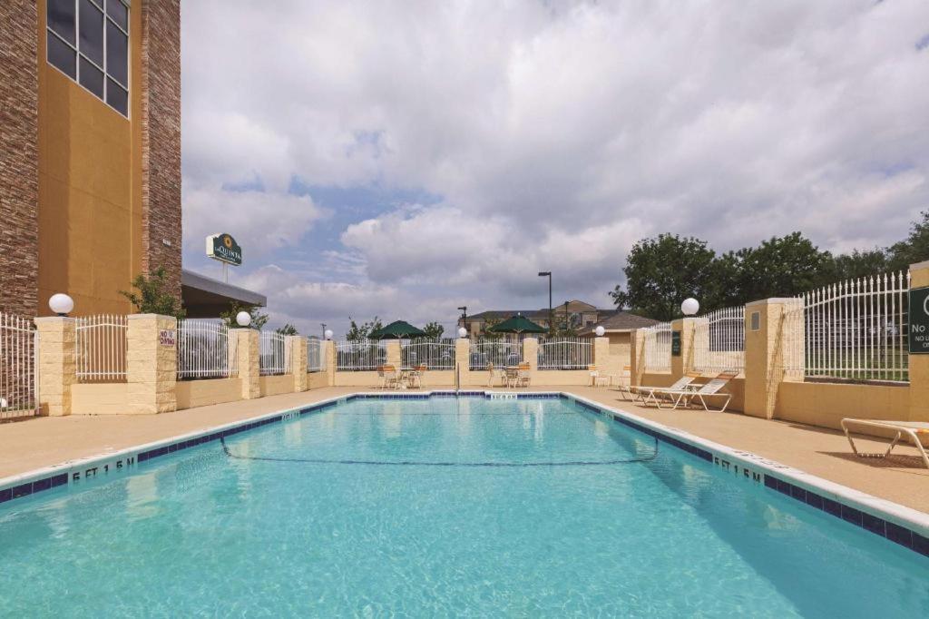 La Quinta By Wyndham Beeville Екстер'єр фото